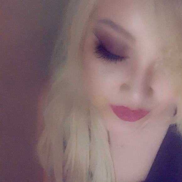 Meet your Posher, Julie - Picture 1 of 1